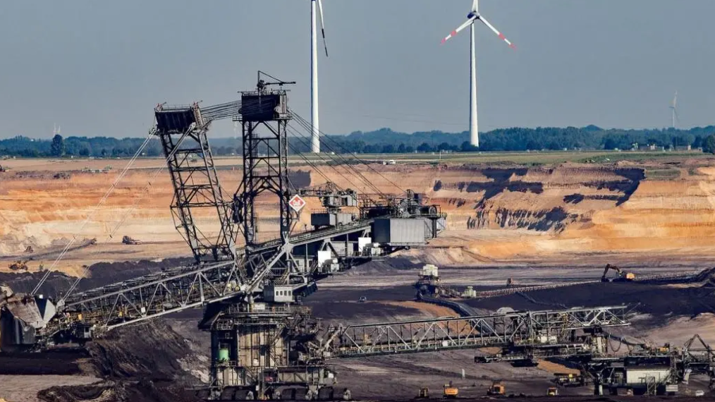 image-Dualité entre matières premières et énergie utilisée pour les transformer et les transporter